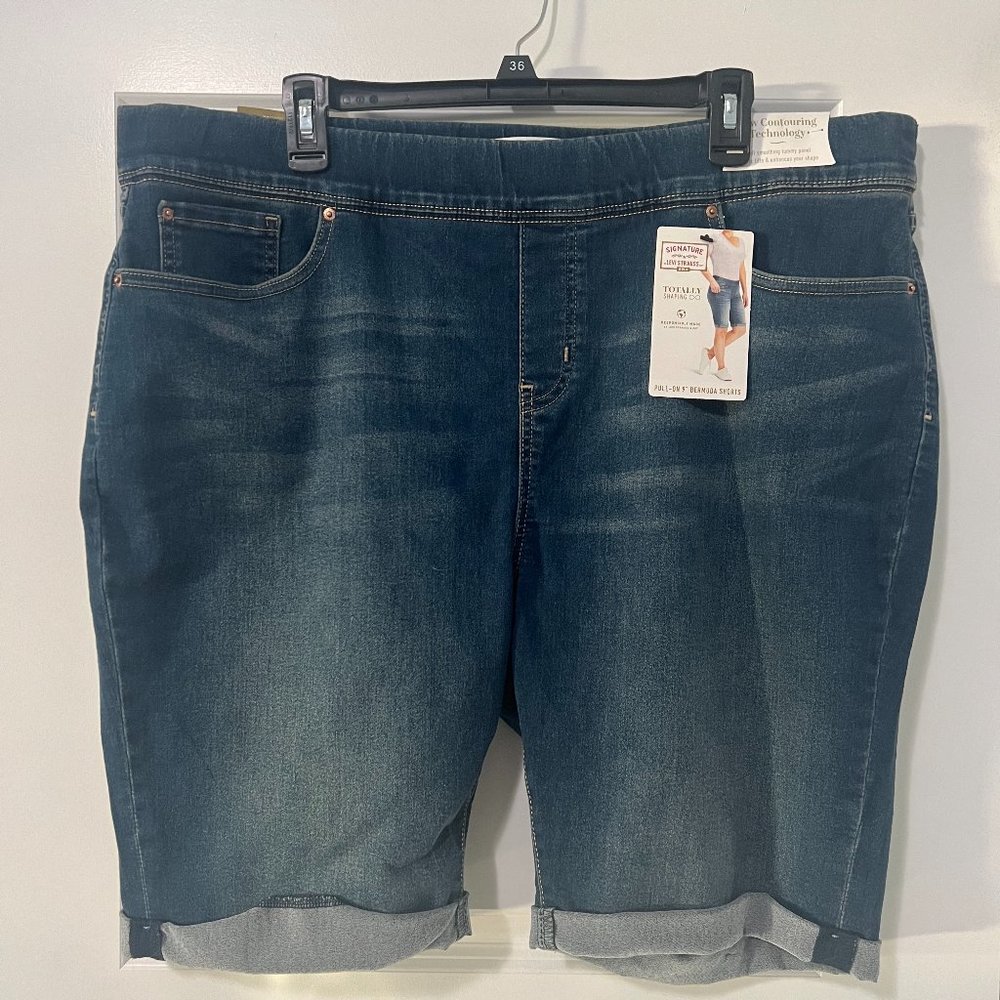 Levi's Pull On 9" Bermuda Shorts